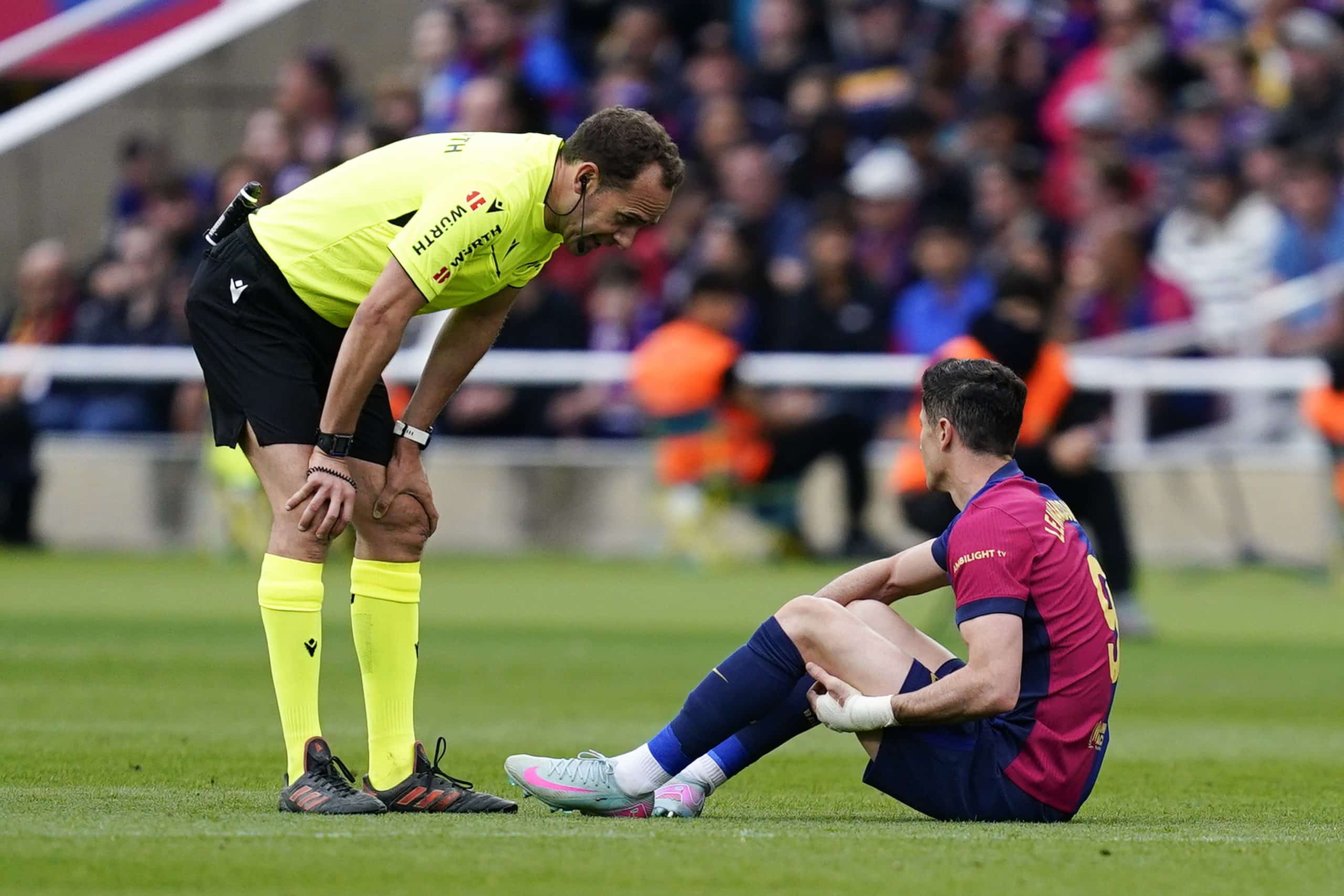 Robert Lewandowski, blessé lors du match entre le FC Barcelone et le Celta Vigo.