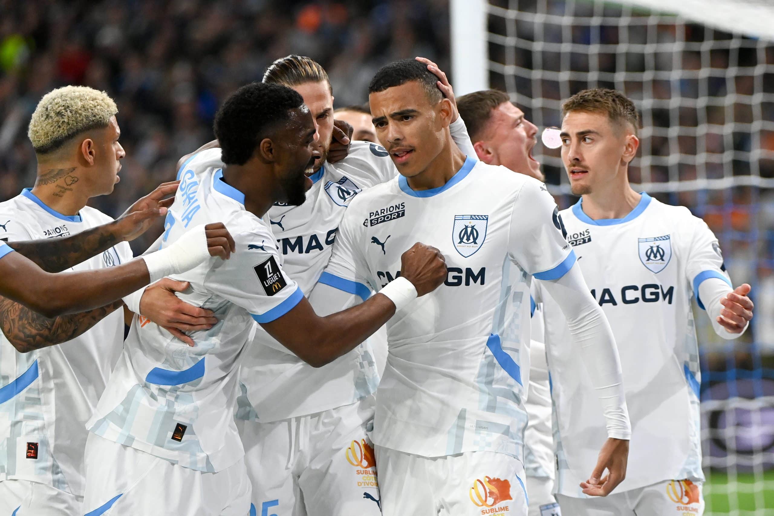 Mason Greenwood, félicité par ses partenaires à l'OM.