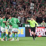 ASSE – OL : le match interrompu après un jet de projectile sur l’arbitre assistant