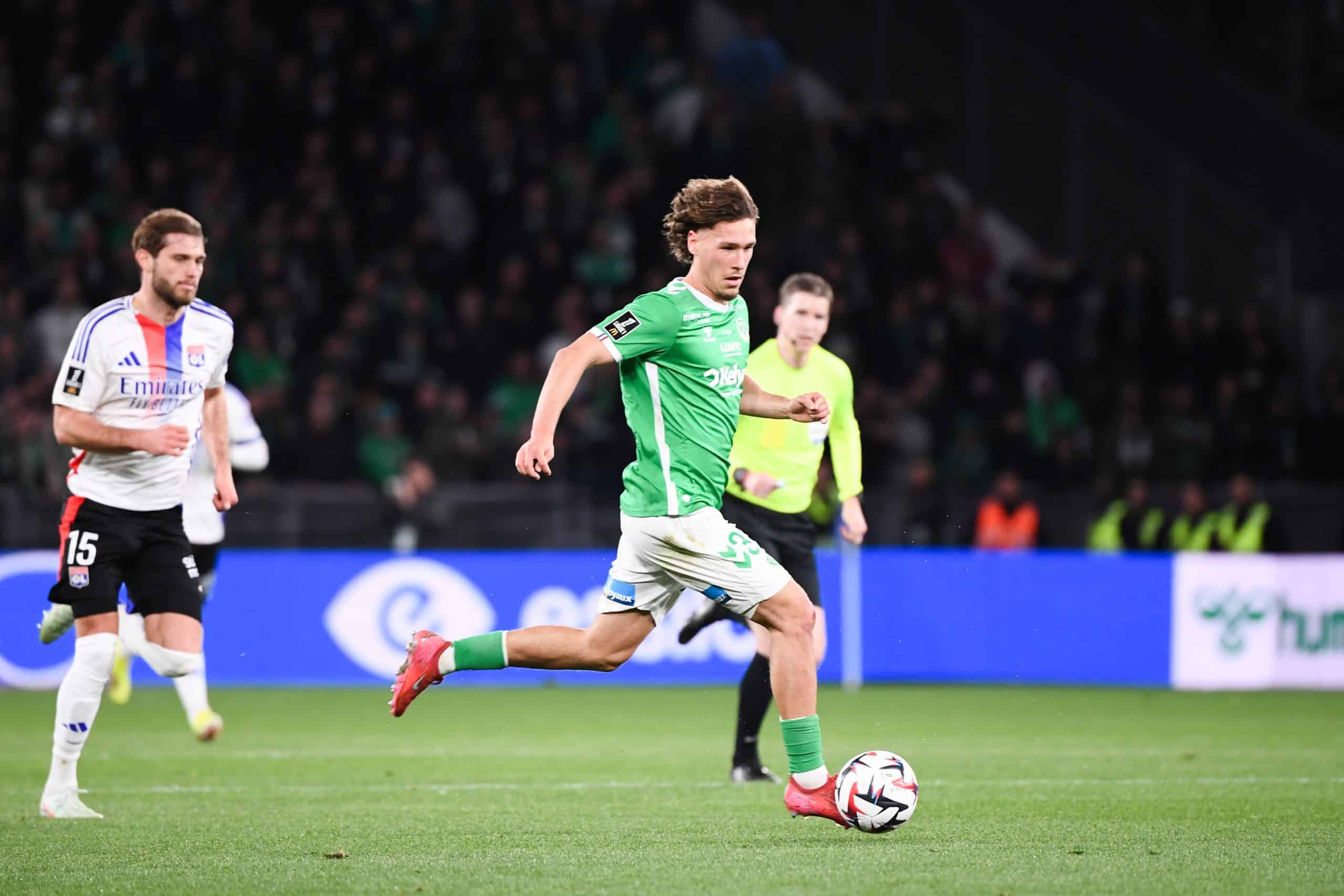 L'attaquant de l'ASSE Lucas Stassin en action lors du derby.