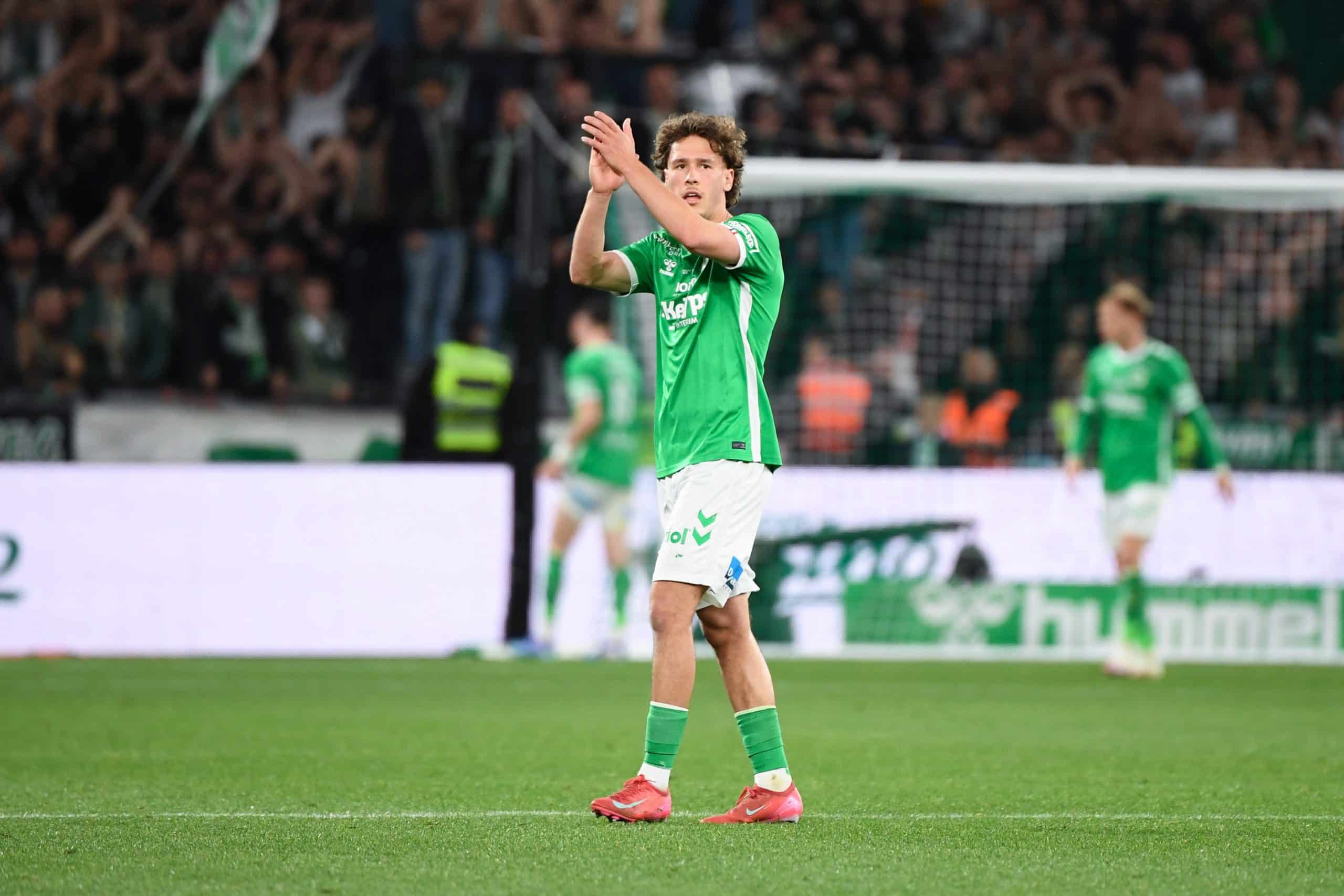 L'attaquant de l'ASSE Lucas Stassin au moment de sa sortie, lors du derby.