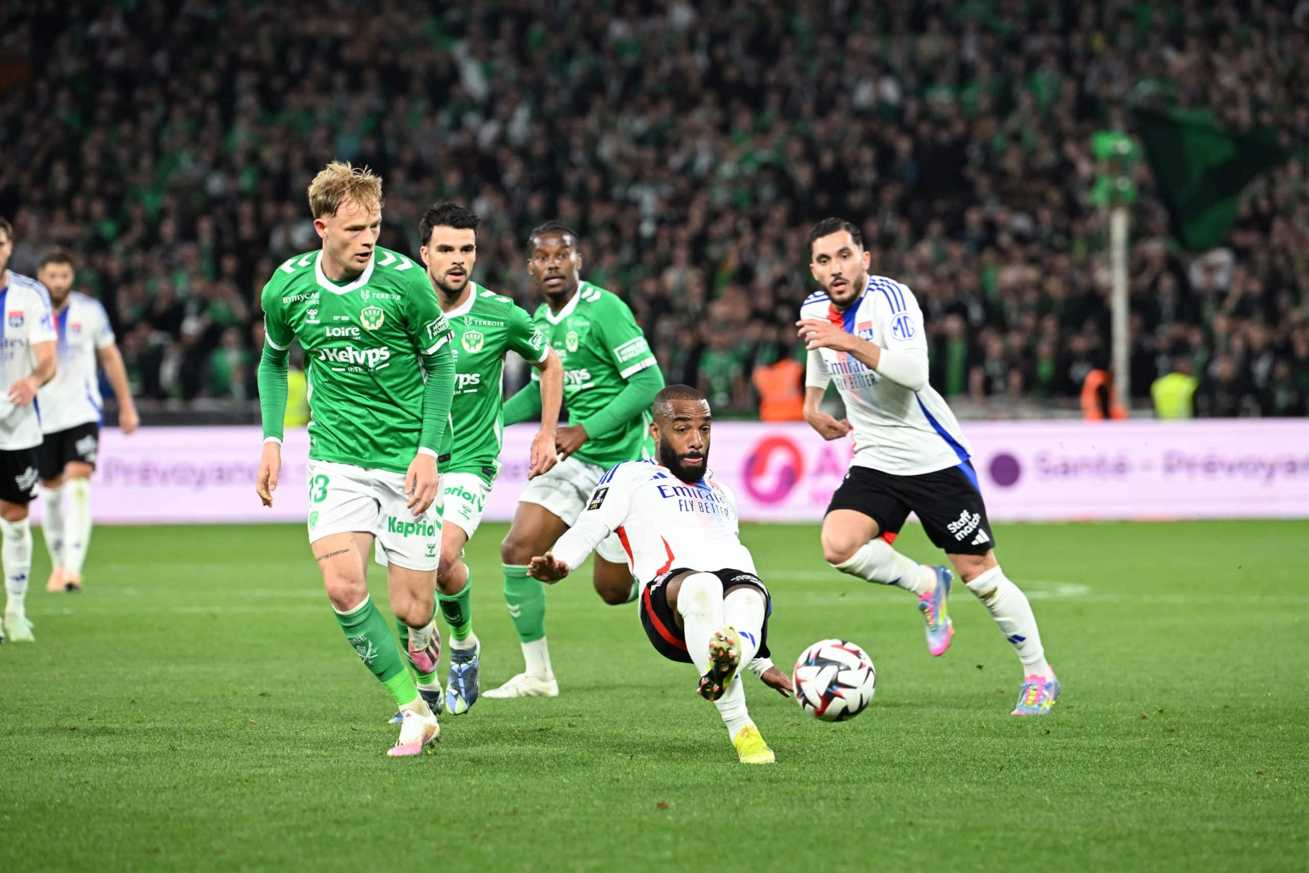 Action du derby Saint-Etienne-Lyon.