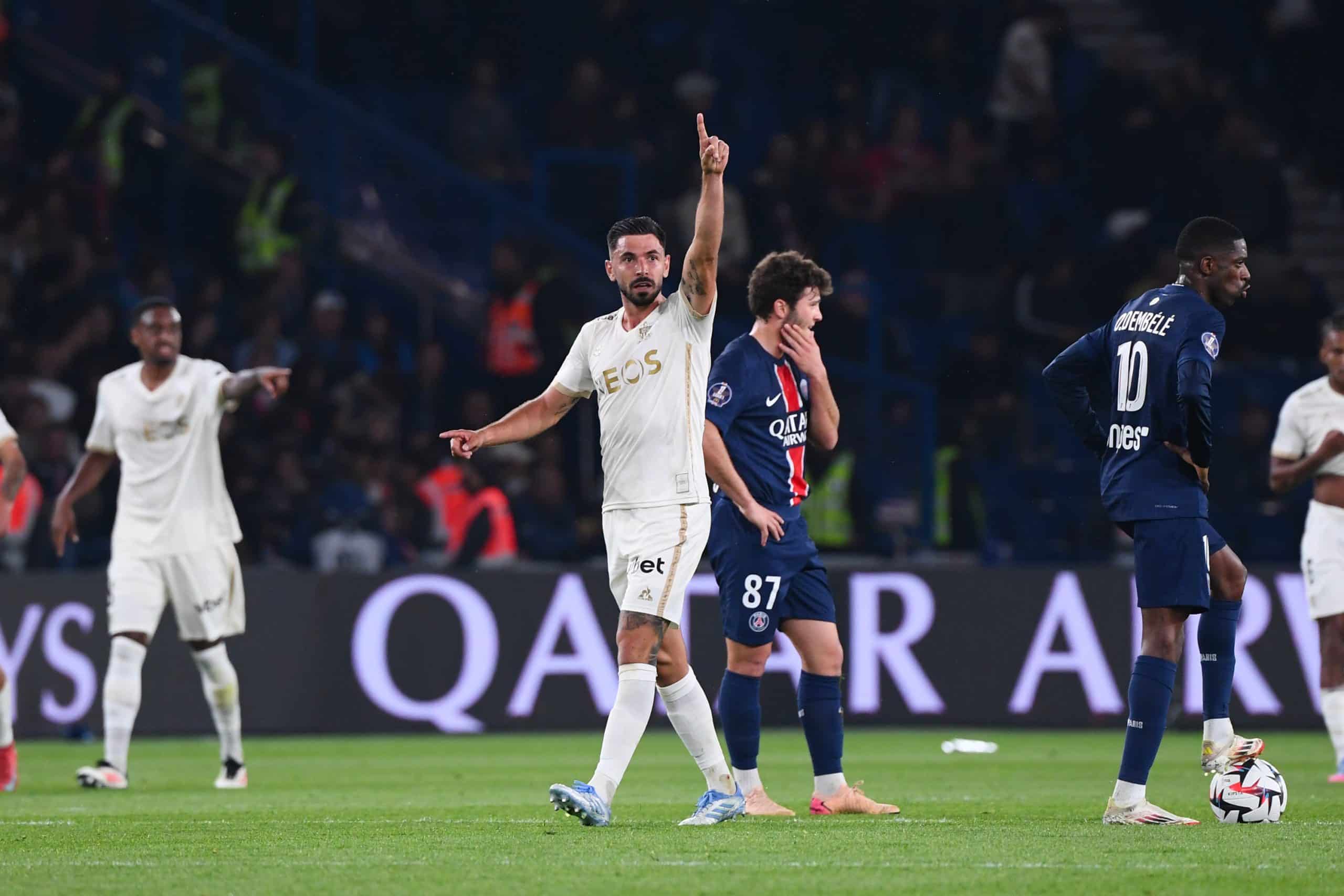 La joie du milieu de l'OGC Nice Morgan Sanson après son doublé contre le PSG.