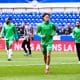 L'attaquant de l'ASSE, Lucas Stassin, à l'échauffement avec un match.