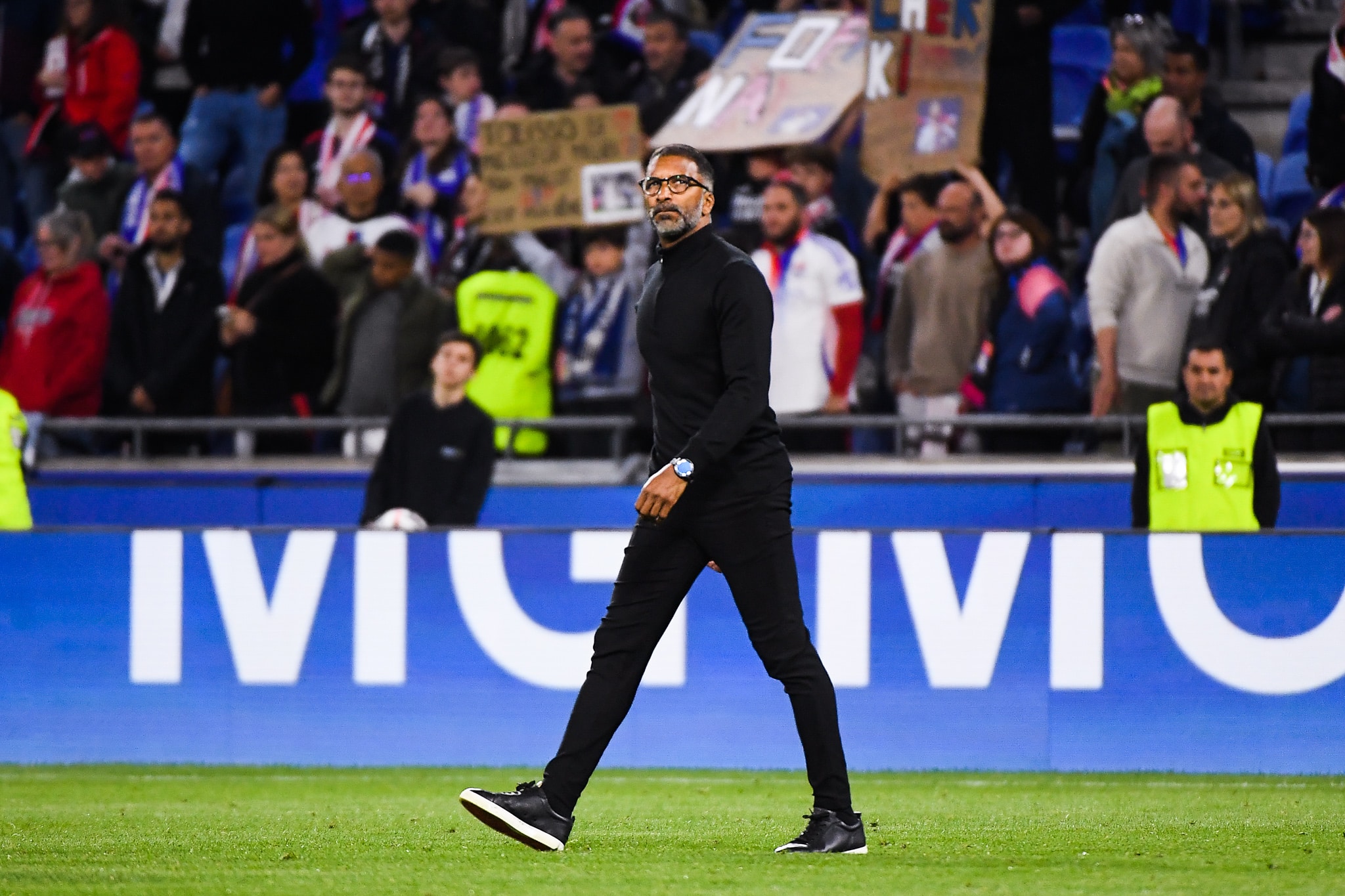 L'entraîneur du Stade Rennais, Habib Beye, lors du match à Lyon.