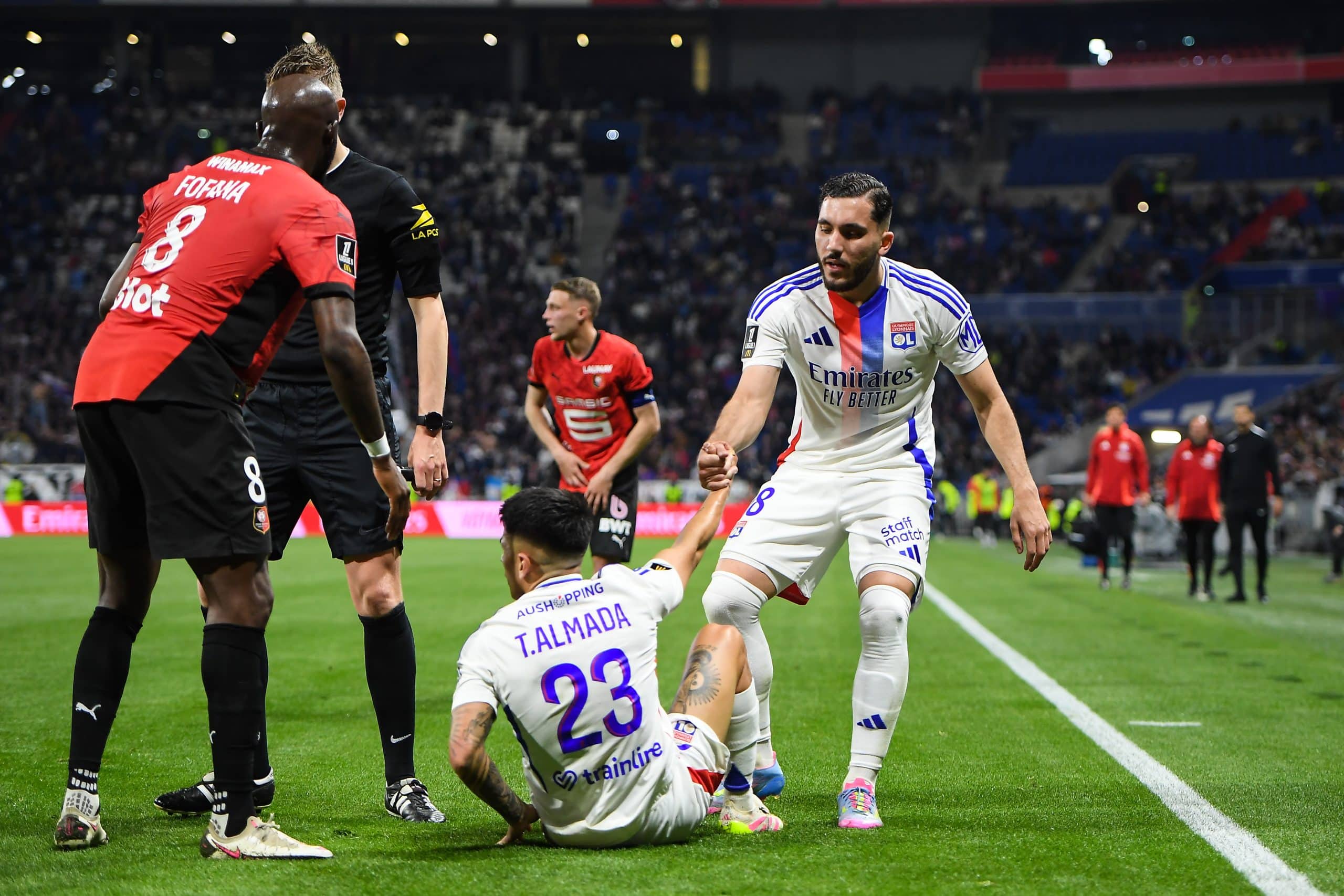 Le meneur argentin de l'OL Thiago Almada, relevé par Ryan Cherki lors de la victoire sur le Stade Rennais (4-1).