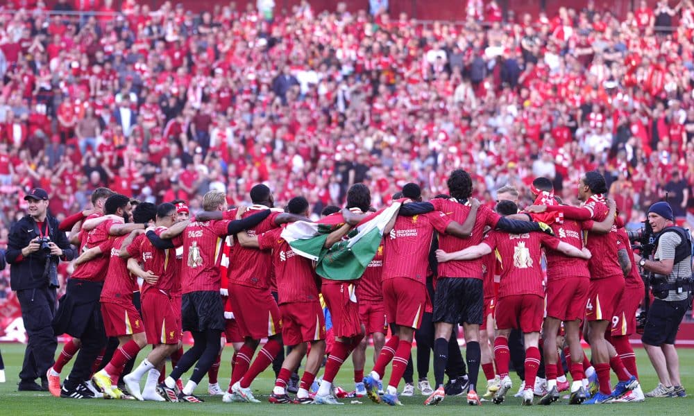 La joie des joueurs de Liverpool après leur titre de champion d'Angleterre.