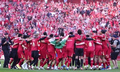 La joie des joueurs de Liverpool après leur titre de champion d'Angleterre.