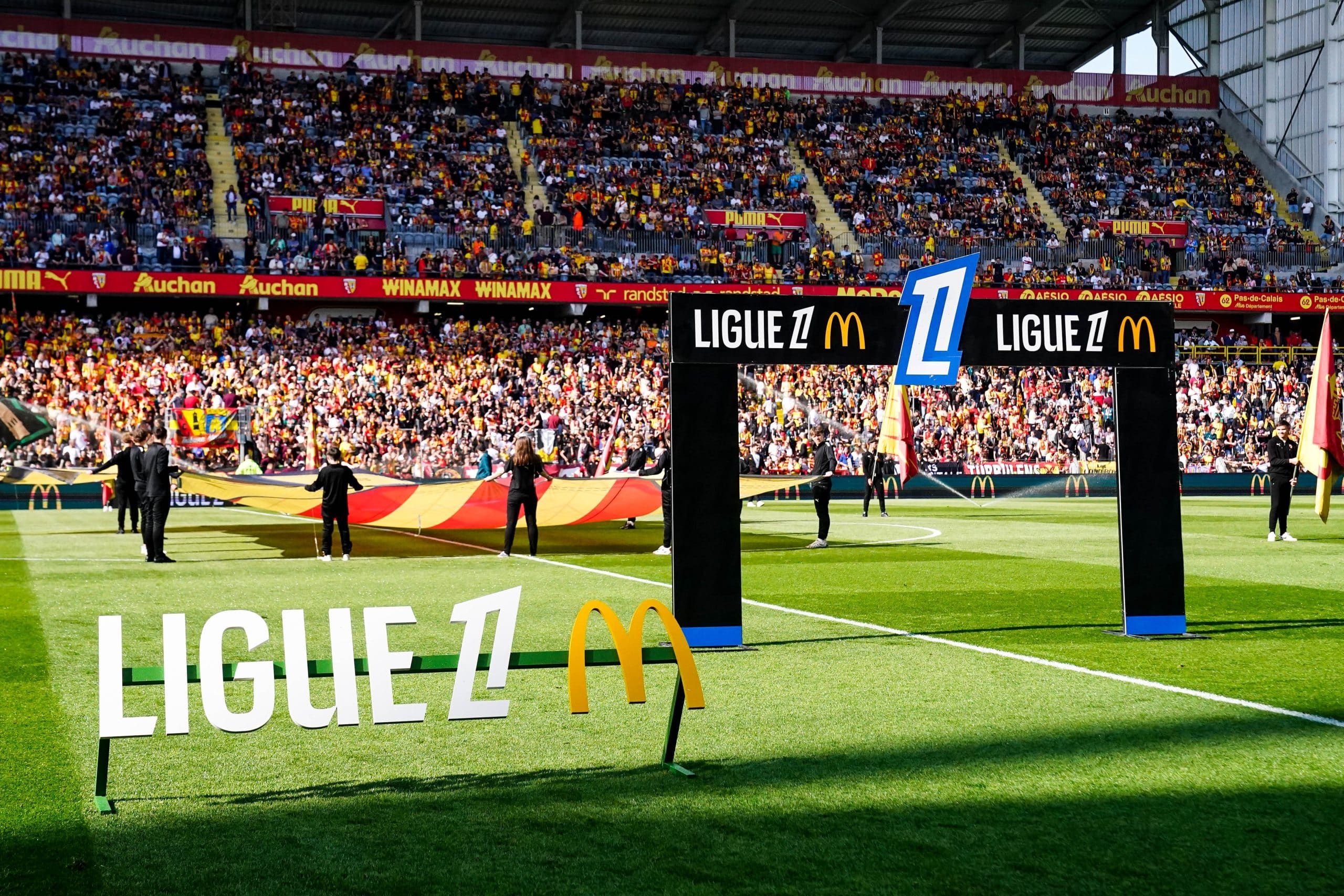 Le logo de la Ligue 1, avant un match à Bollaert.