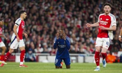 Ousmane Dembélé déçu après une occasion ratée lors d'Arsenal-PSG.