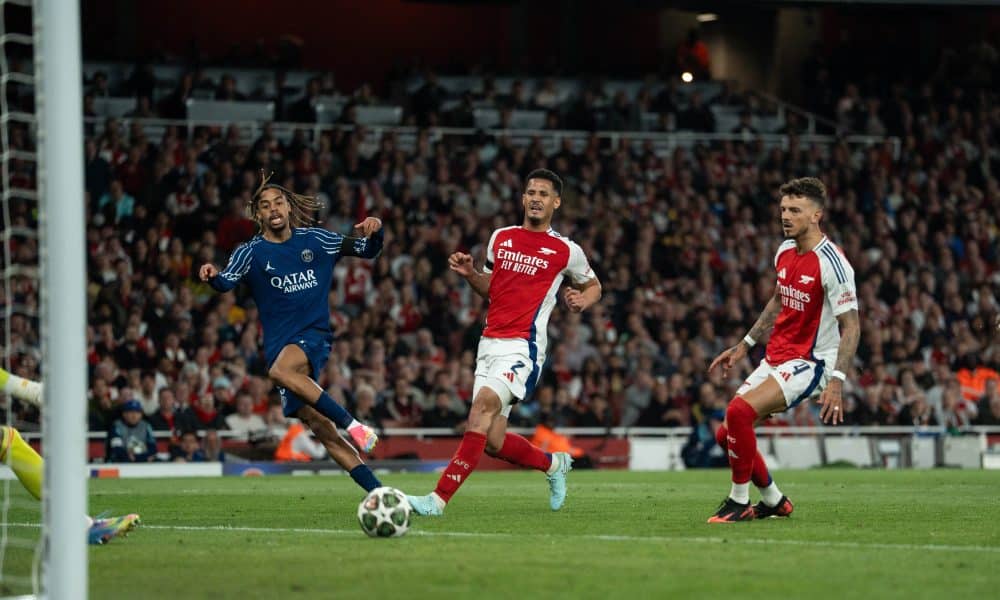 La grosse occasion manquée par Bradley Barcola lors d'Arsenal-PSG.