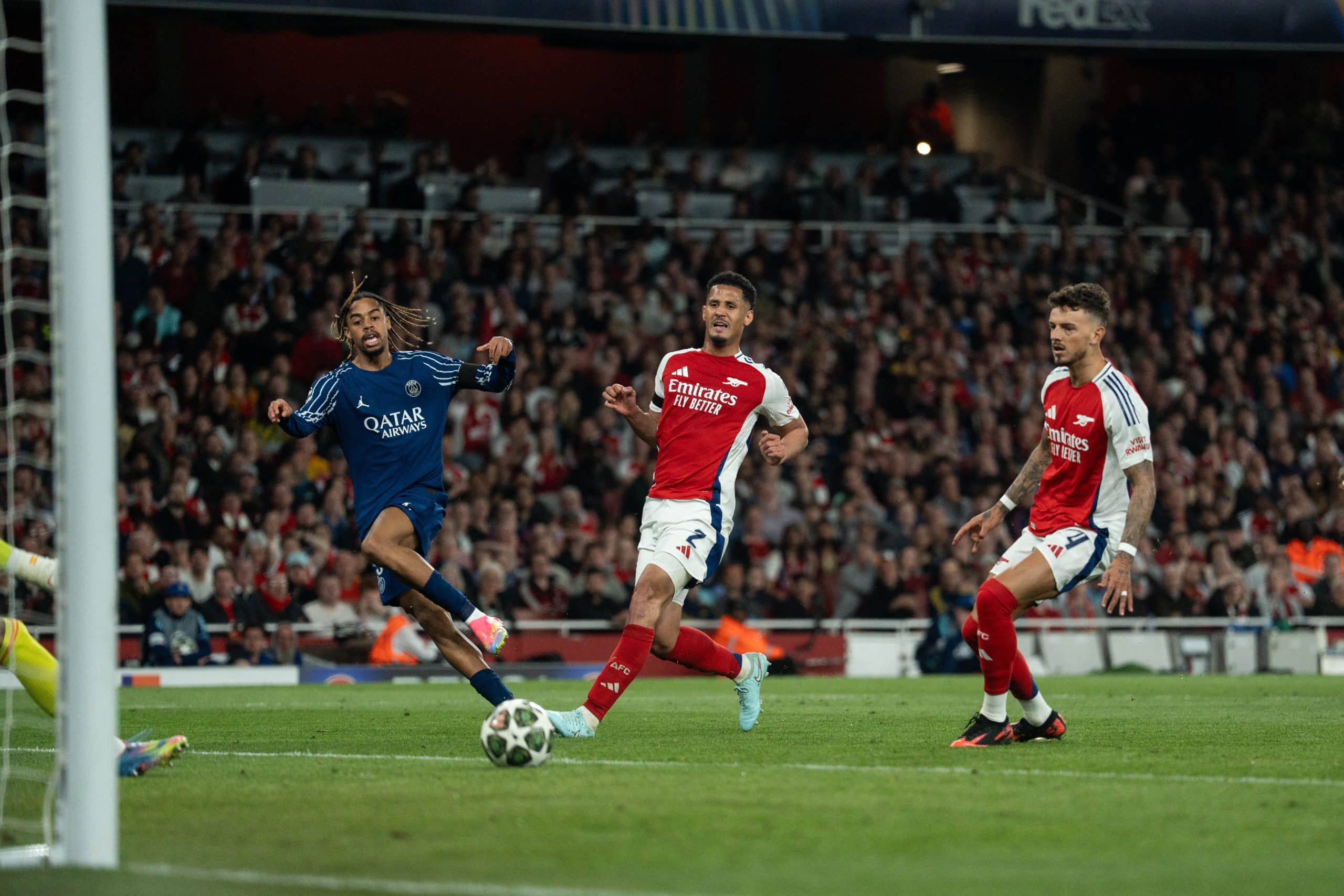 La grosse occasion manquée par Bradley Barcola lors d'Arsenal-PSG.