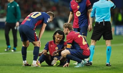Jules Koundé au sol lors de FC Barcelone - Inter Milan