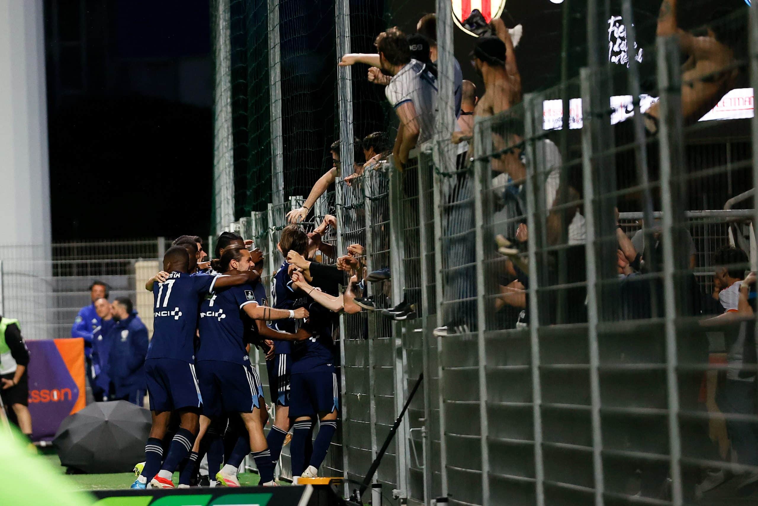 La joie des joueurs du Paris FC