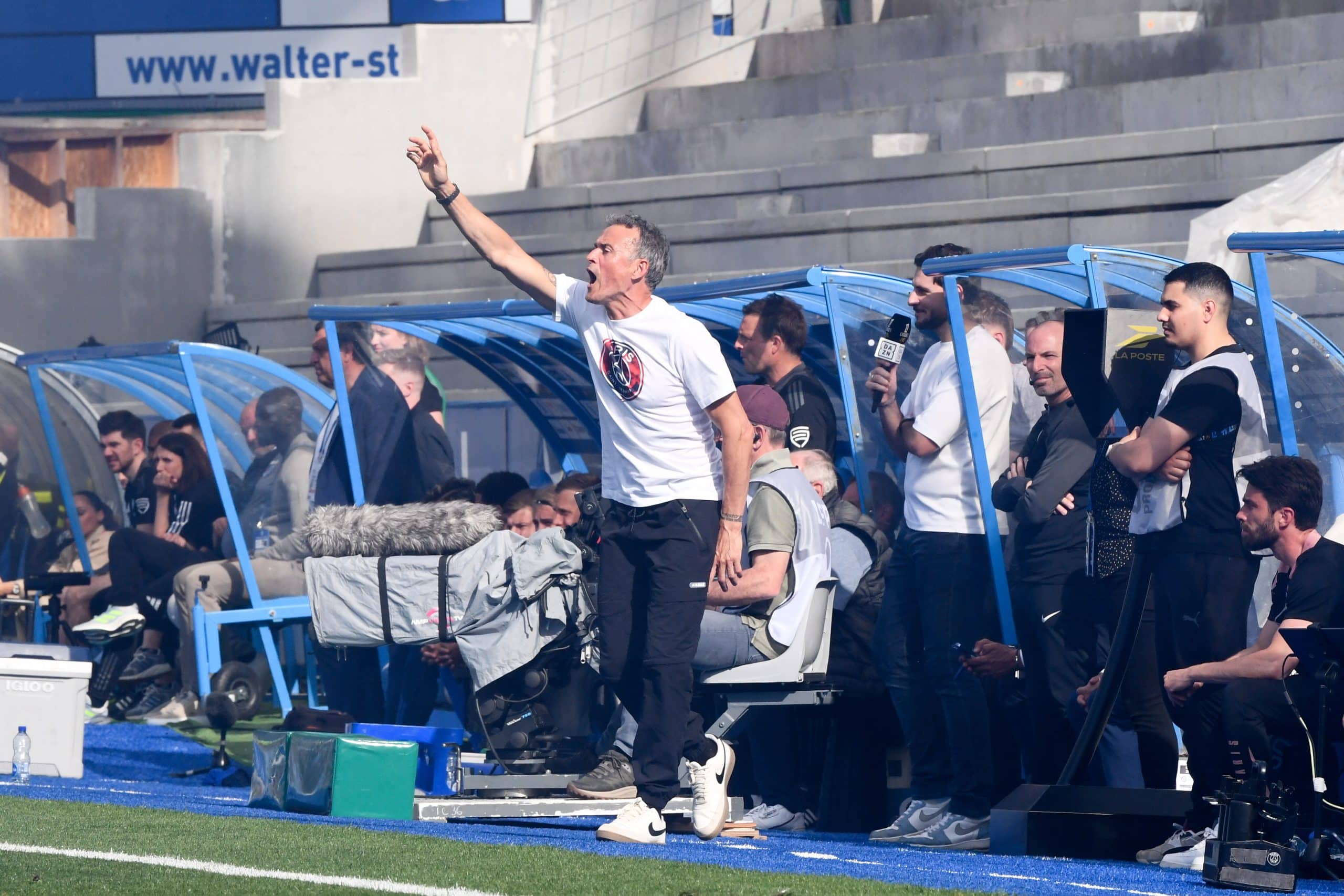 L'entraîneur du PSG, Luis Enrique, lors du match à Strasbourg.