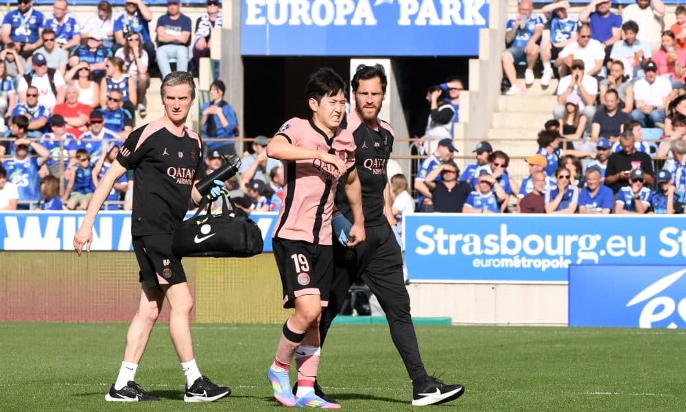 Kang-In Lee sortant grimaçant lors de RC Strasbourg - PSG