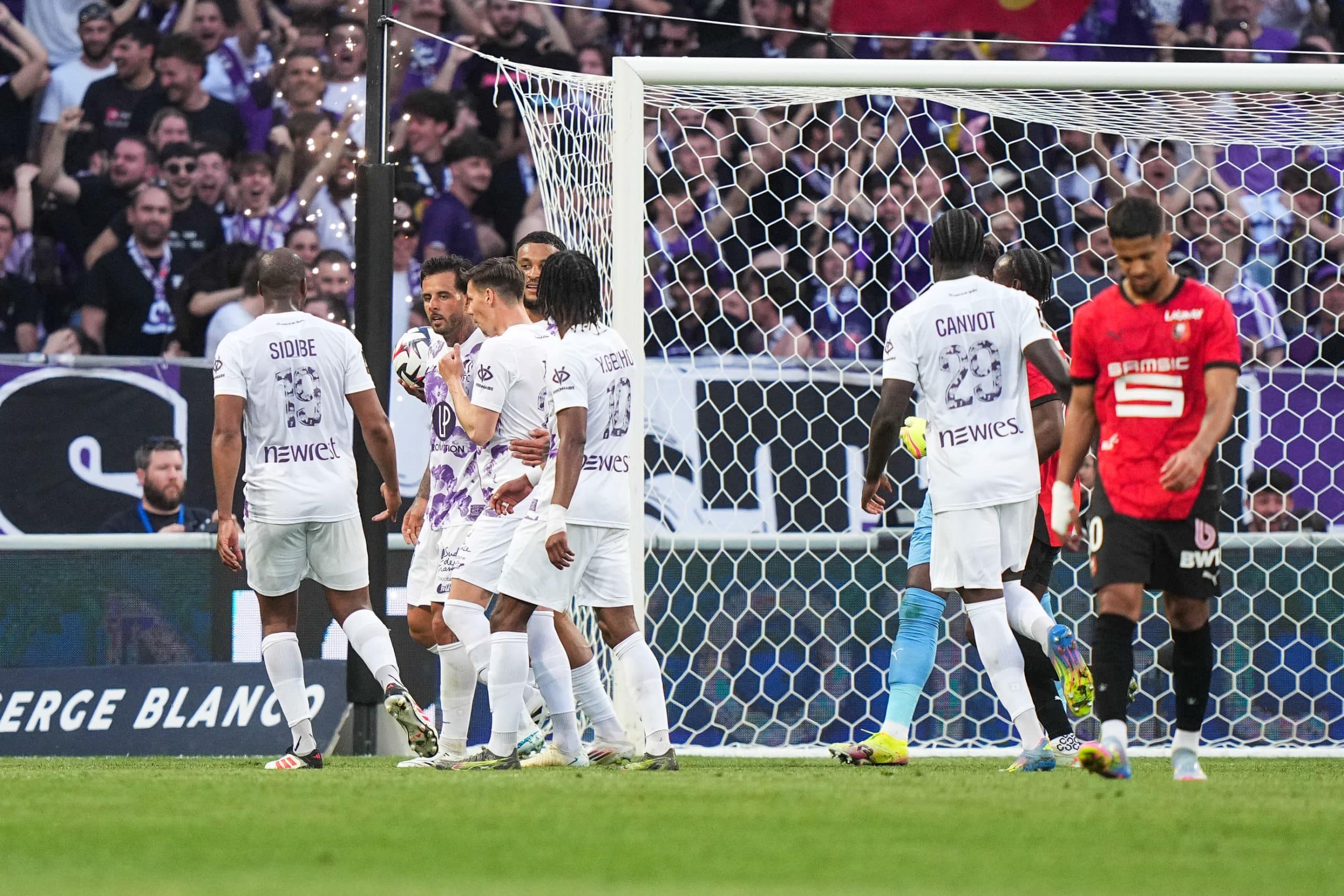 La déception de Ludovic Blas lors de la défaite du Stade Rennais à Toulouse.