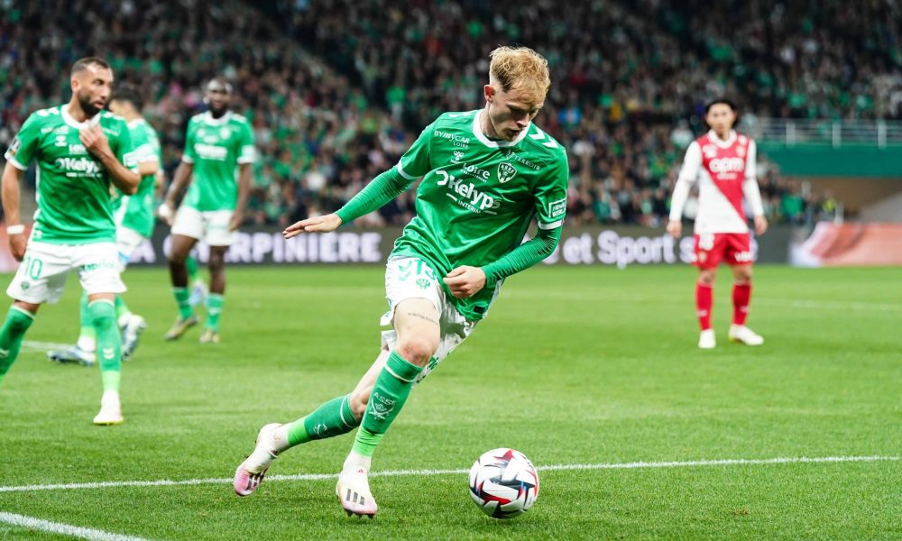 Maxime Bernauer de l'ASSE contre l'AS Monaco.