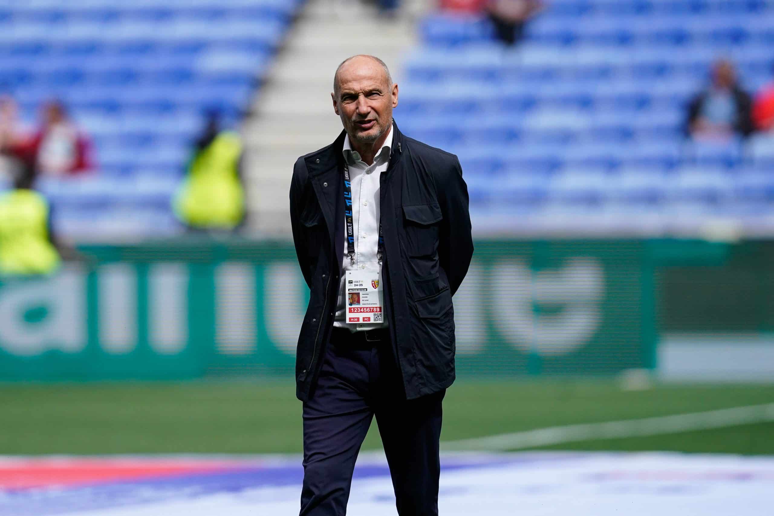 Le directeur général du RC Lens, Pierre Dréossi, avant le match à Lyon.