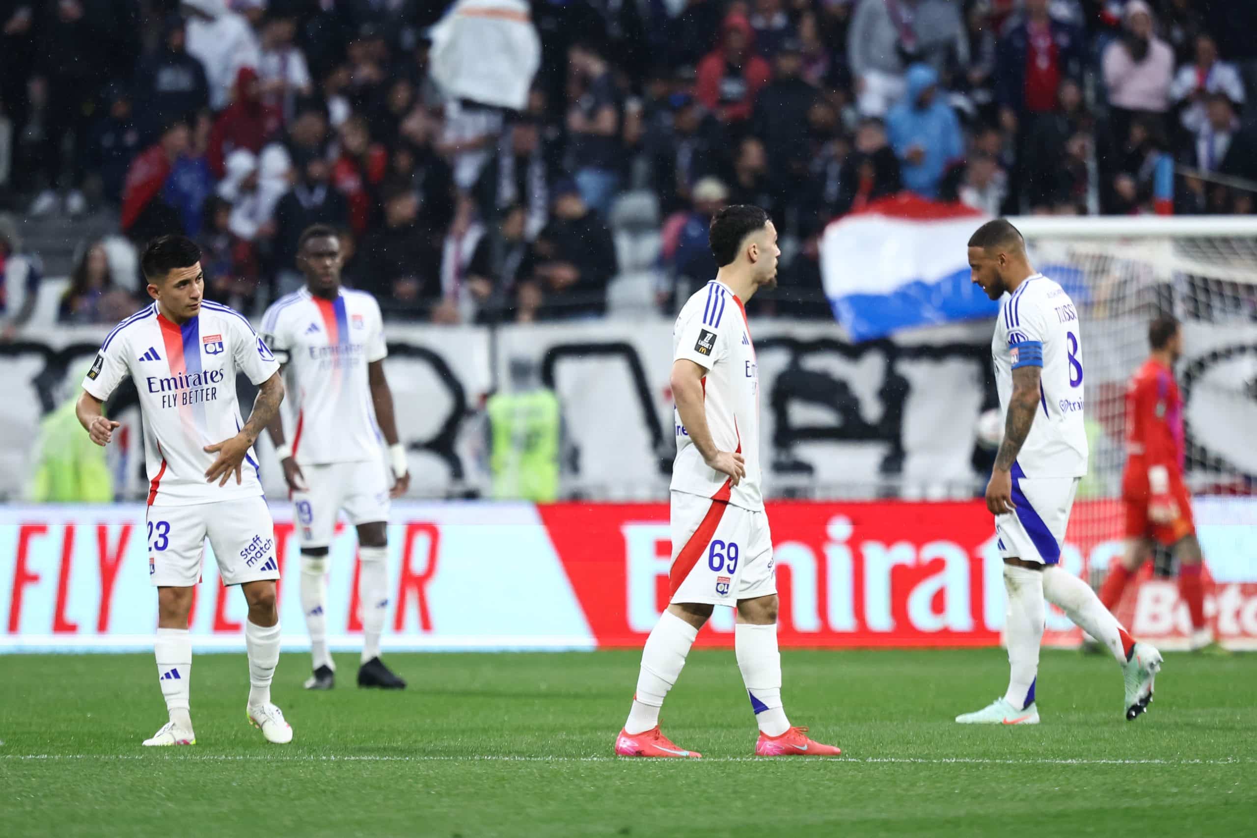 Les Lyonnais ont pris un nouveau coup sur la tête face au RC Lens.