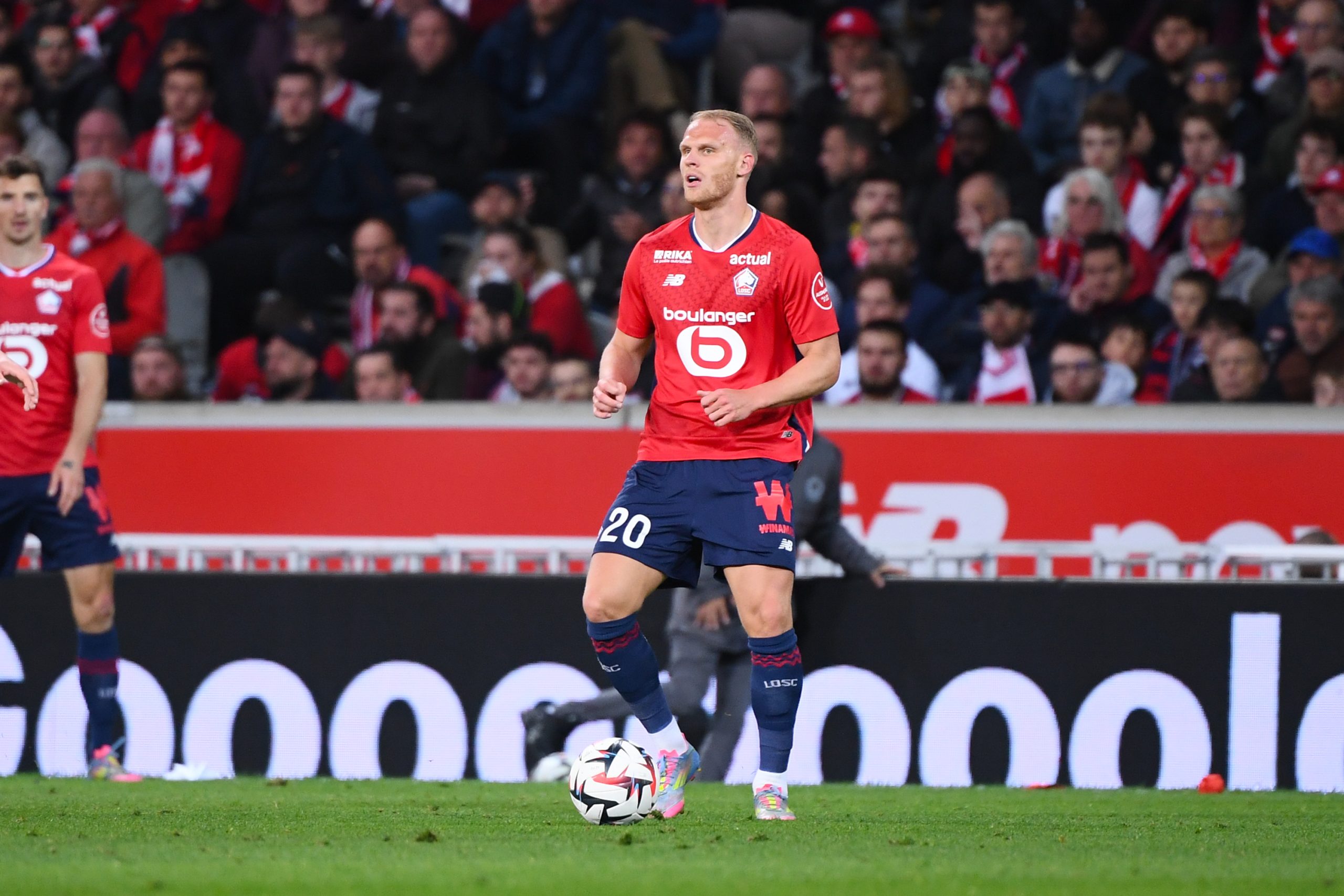 Le latéral néerlandais Mitchell Bakker lors du match entre le LOSC et l'OM.