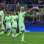 FC Barcelone : quand Yamal tente de rester anonyme devant des touristes français (vidéo)