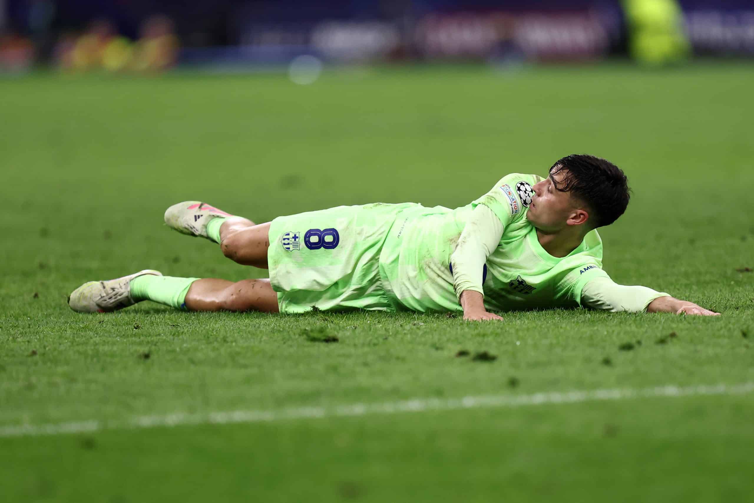 Le milieu du FC Barcelone Pedri, à terre, lors de la demi-finale retour de Champions League contre l'Inter.