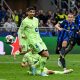 Ronald Araujo, spectateur sur le quatrième but de l'Inter face au FC Barcelone.