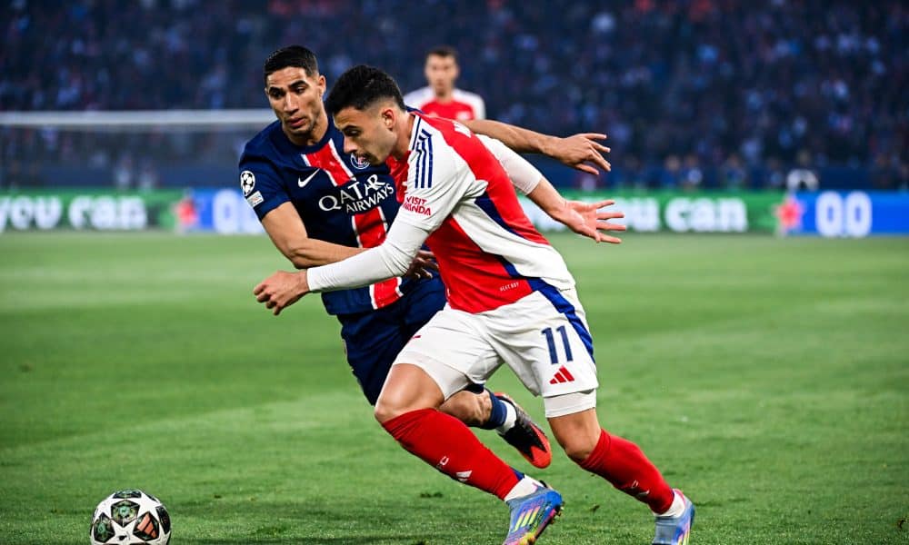 Achraf Hakimi du PSG face à Martinelli d'Arsenal.