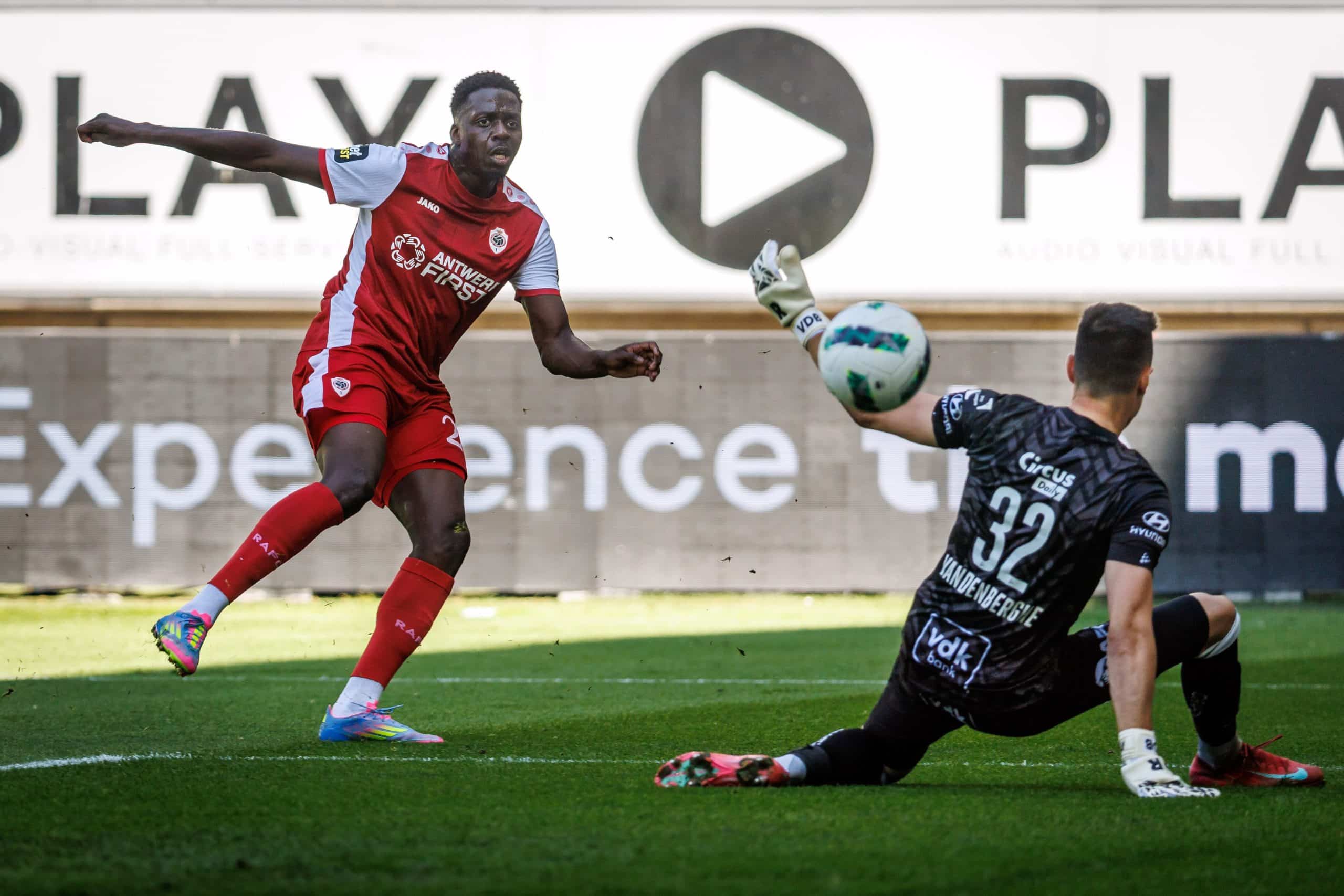 Mohamed Bayo sous le maillot du Royal Antwerp