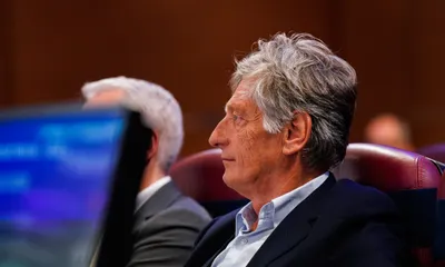 Droits TV en suspens, Canal+ hors-jeu, clubs en panique : la L1 risque un vrai séisme cet été !