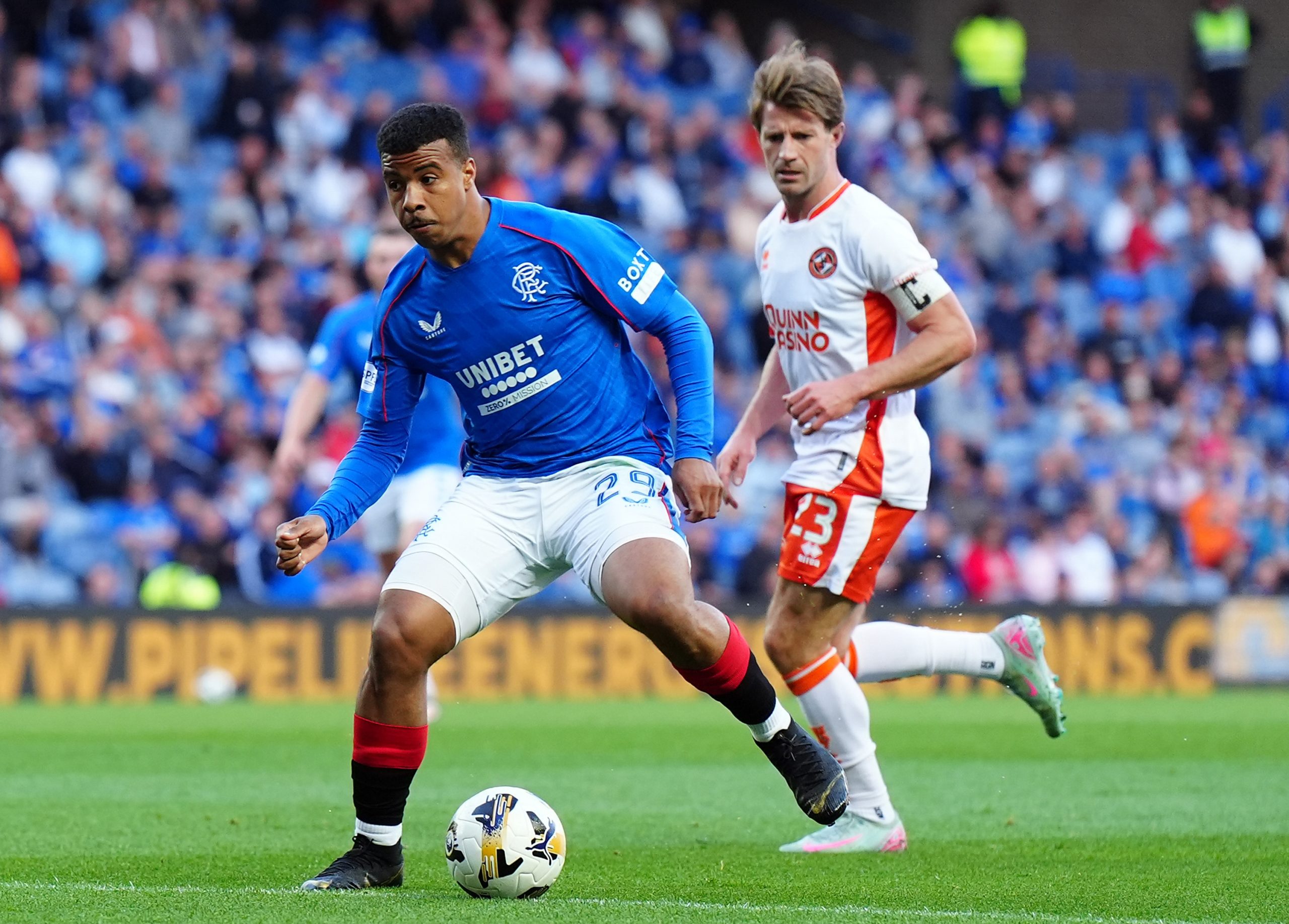 Hamza Igamane lors d'un match des Glasgow Rangers.