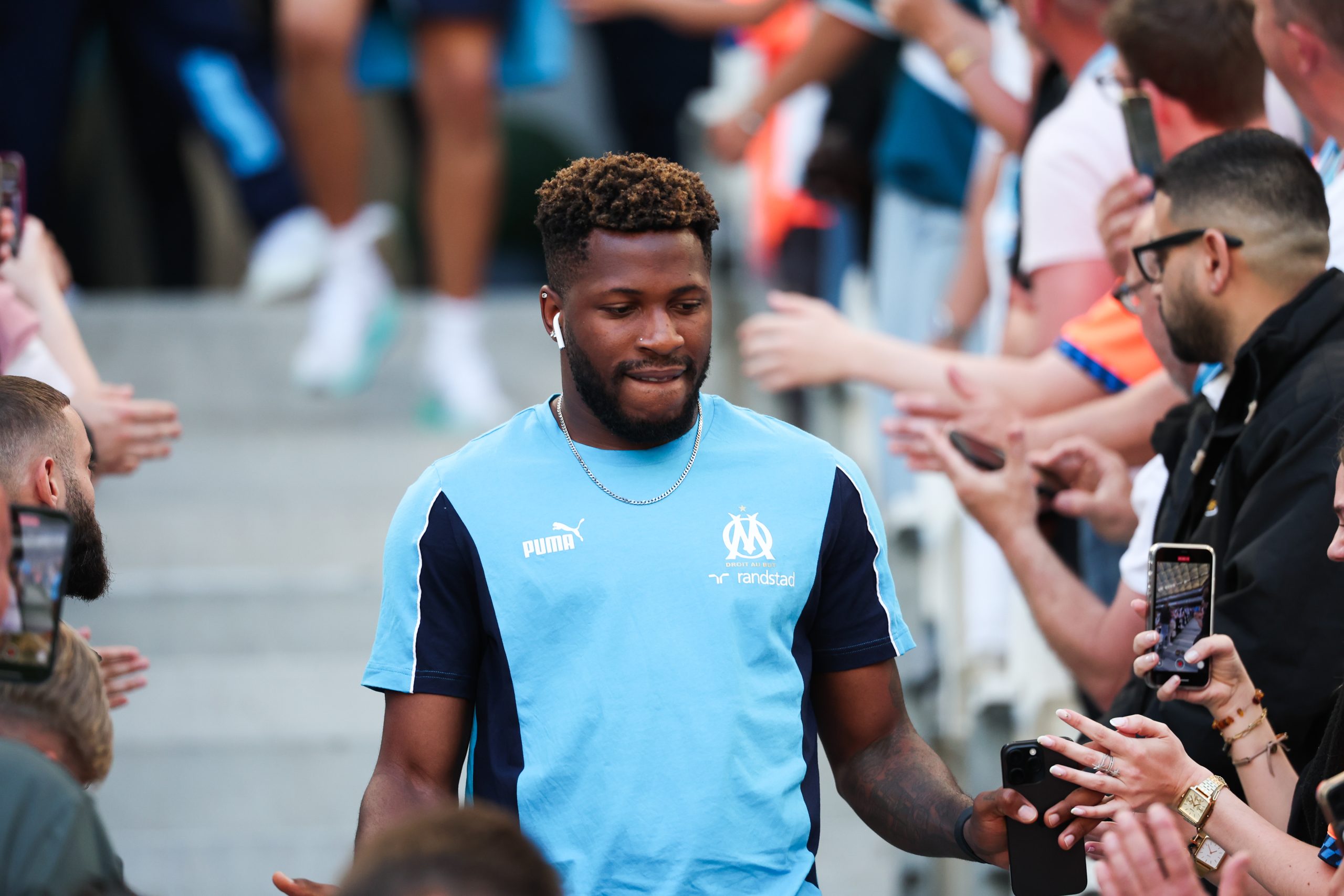 L'attaquant de l'OM Faris Moumbagna lors de son arrivée au Vélodrome avant un match.