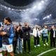 Le directeur de l'OM, Medhi Benatia, célébrant la qualification de la Champions League avec les ultras marseillais.