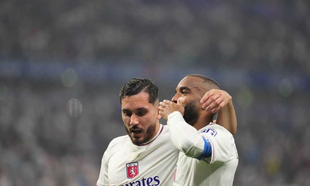 Rayan Cherki et Alexandre Lacazette, lors de la victoire de l'OL sur Angers (2-0).