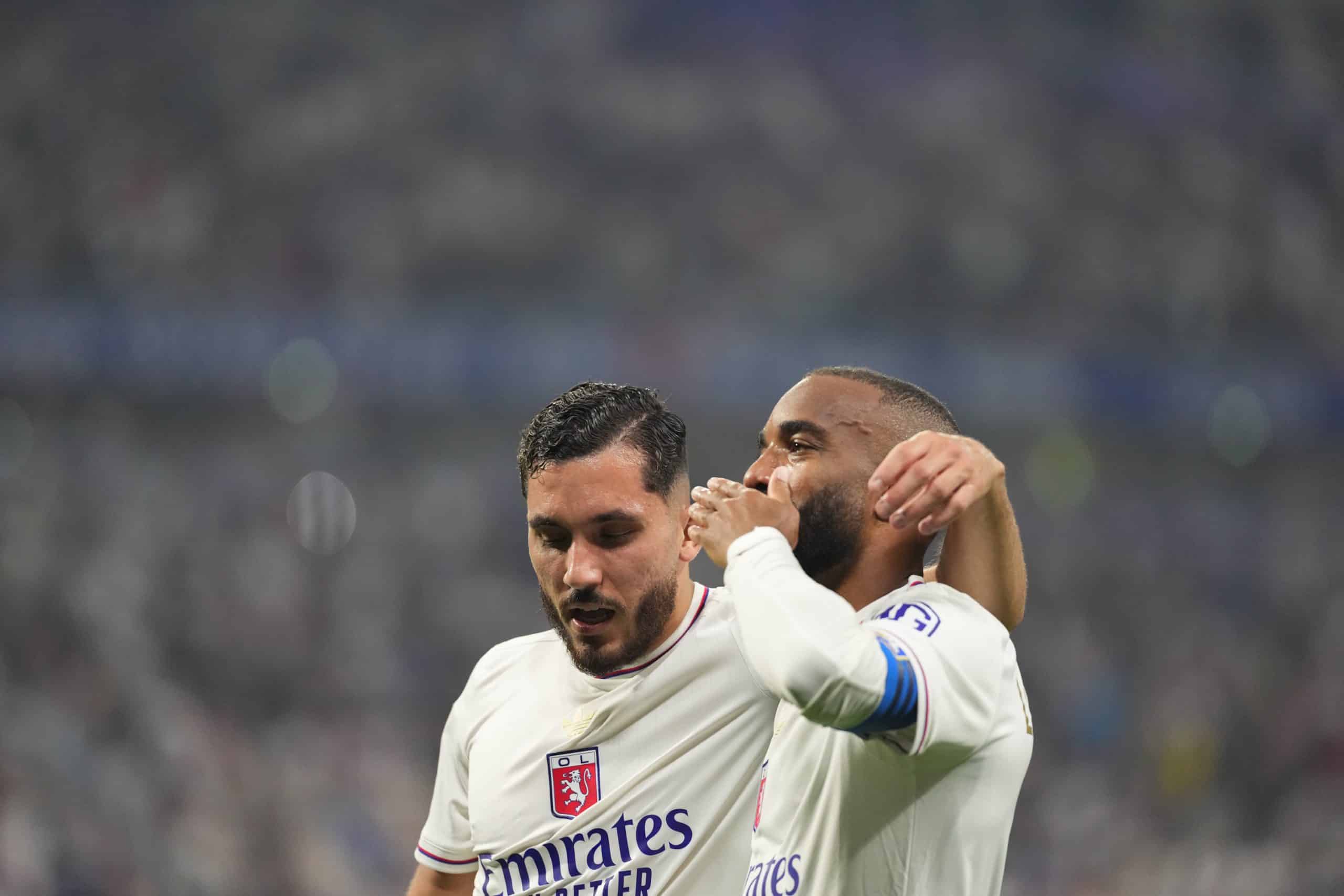Rayan Cherki et Alexandre Lacazette, lors de la victoire de l'OL sur Angers (2-0).