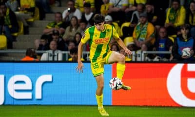 Le milieu du FC Nantes Louis Leroux en action lors d'un match à la Beaujoire.