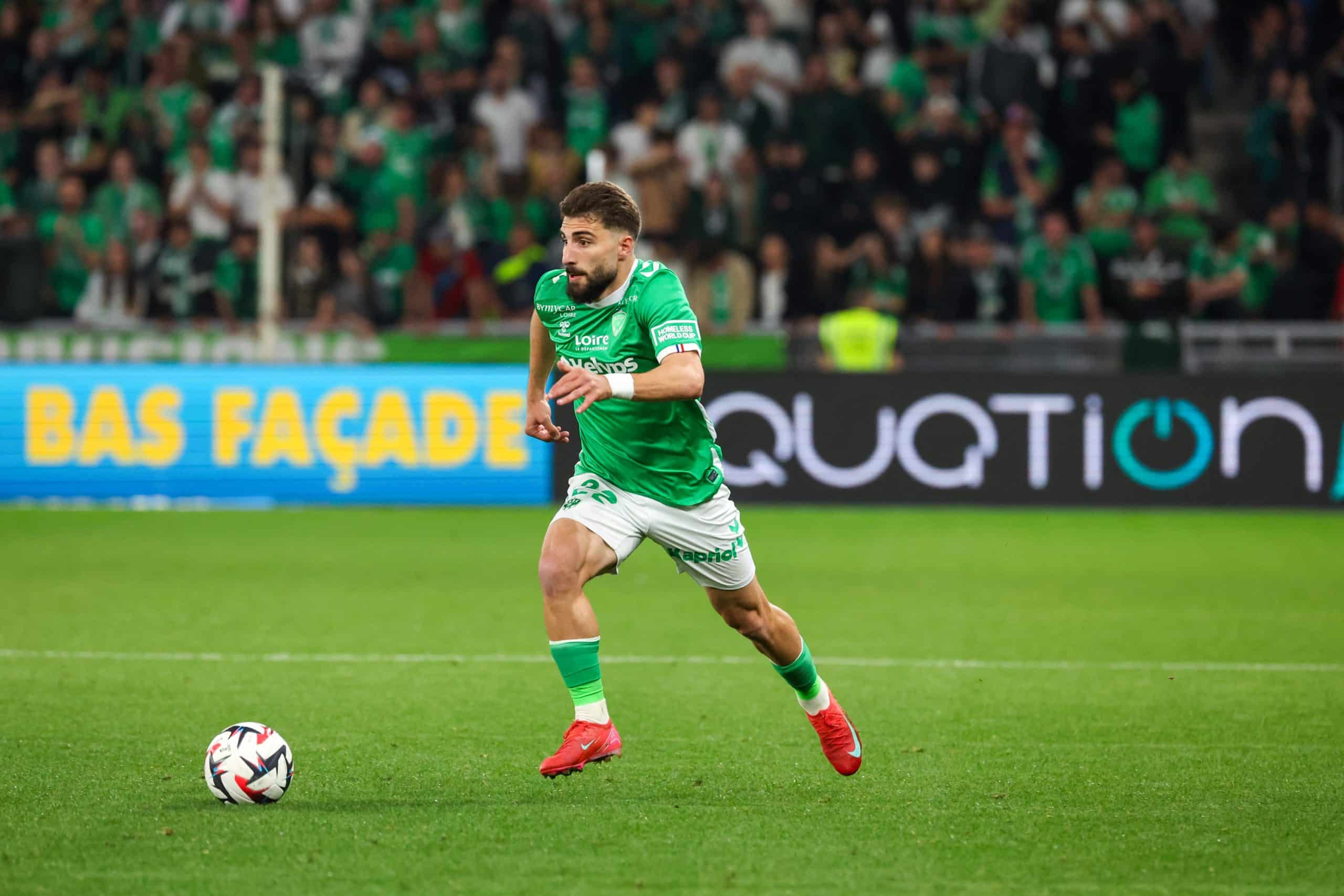 Zuriko Davitashvili en action lors du match entre l'ASSE et le TFC.