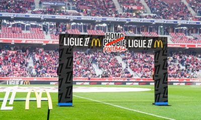 La signalétique de la Ligue 1 avant un match du LOSC.