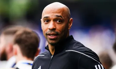 FC Barcelone – PSG : Thierry Henry se paye Hansi Flick !