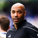 FC Barcelone – PSG : Thierry Henry se paye Hansi Flick !