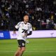 Neymar tout sourire lors d'un échauffement de Santos.