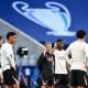Luis Enrique au milieu de ses joueurs lors du dernier entraînement du PSG avant la finale de Champions League.