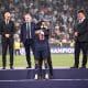 Le président du PSG, Nasser al-Khelaïfi, enlaçant Ousmane Dembélé après la finale de Champions League.