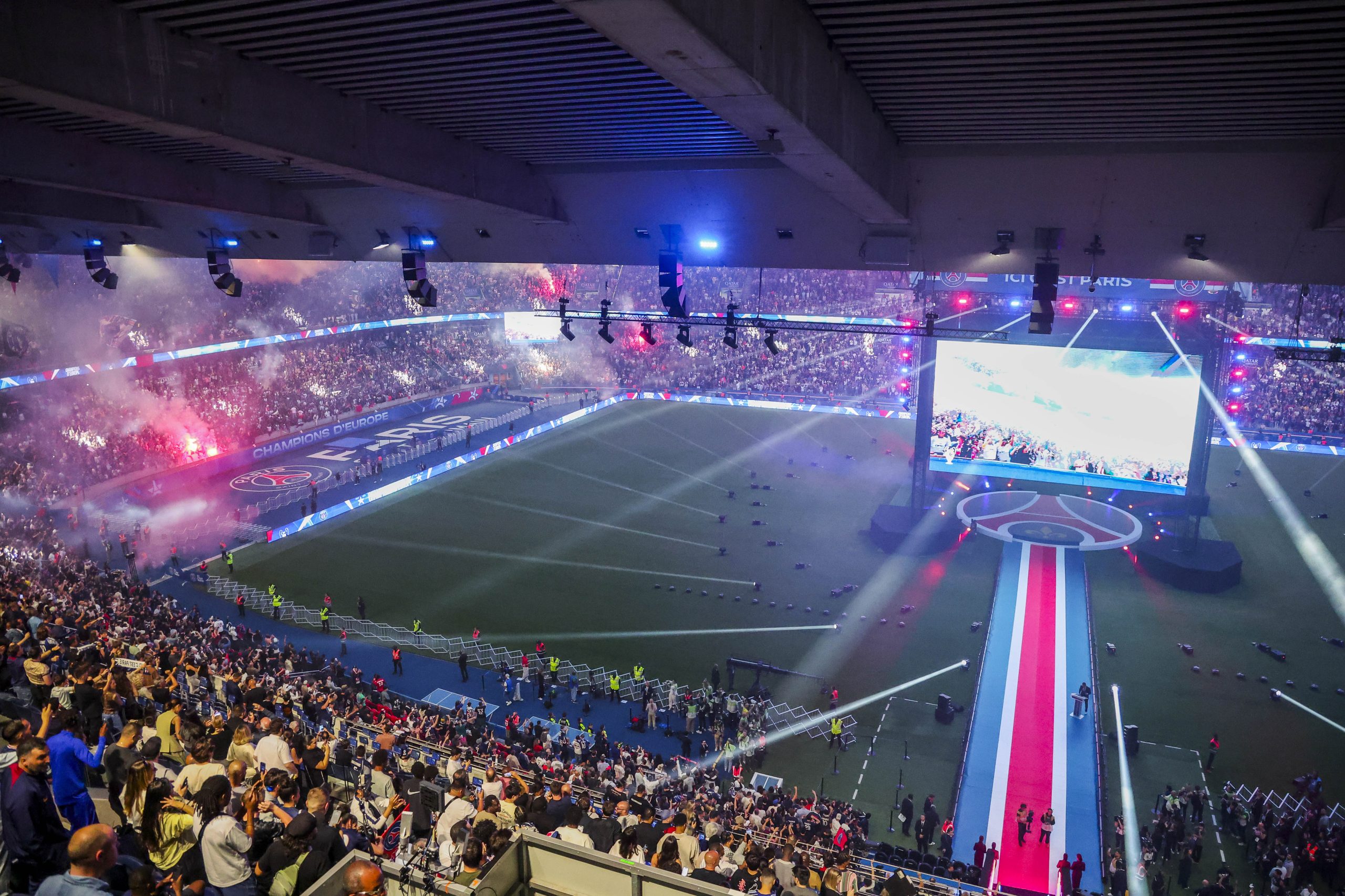 Vue du Parc des Princes lors des célébrations du titre de champion d'Europe.
