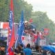 Le bus impérial du PSG sur les Champs-Élysées