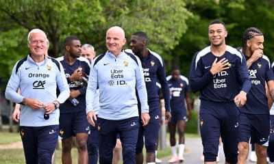 Kylian Mbappé aux côtés de Didier Deschamps et Guy Stéphan