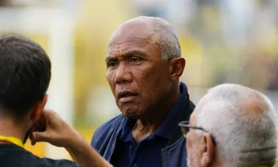 FC Nantes : Kombouaré déjà dans le train pour remplacer Castro, la folle rumeur fait exploser les supporters ! 