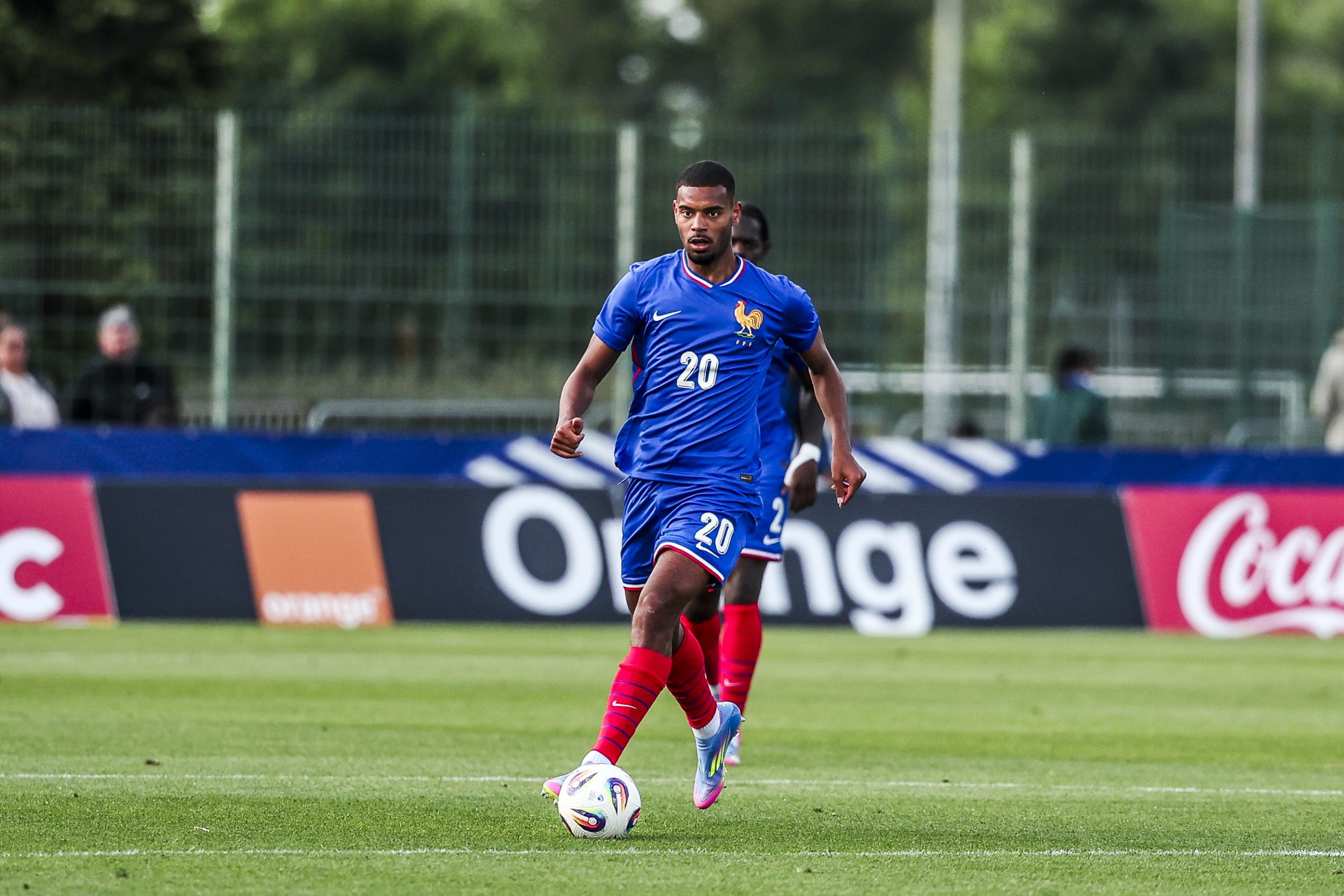 Le milieu du RC Lens Andy Diouf, en action avec l'équipe de France Espoirs.