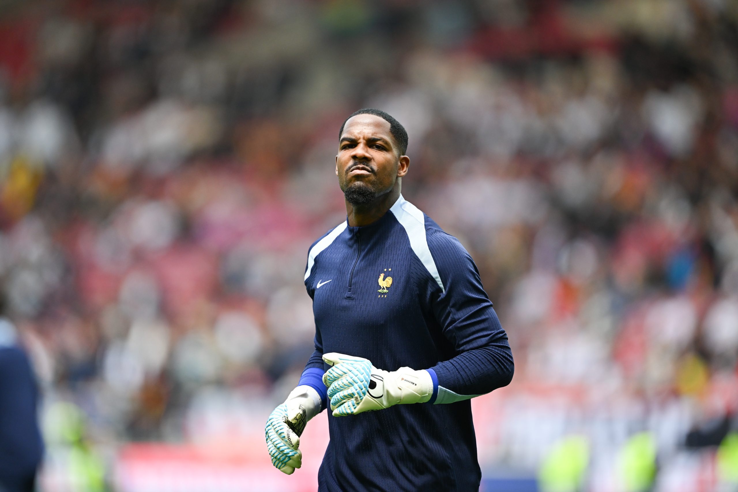 PSG, LOSC Mercato : Chelsea va revenir à la charge pour Mike Maignan !